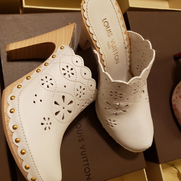 Authentic Louis Vuitton shoes - Picture 2 of 5